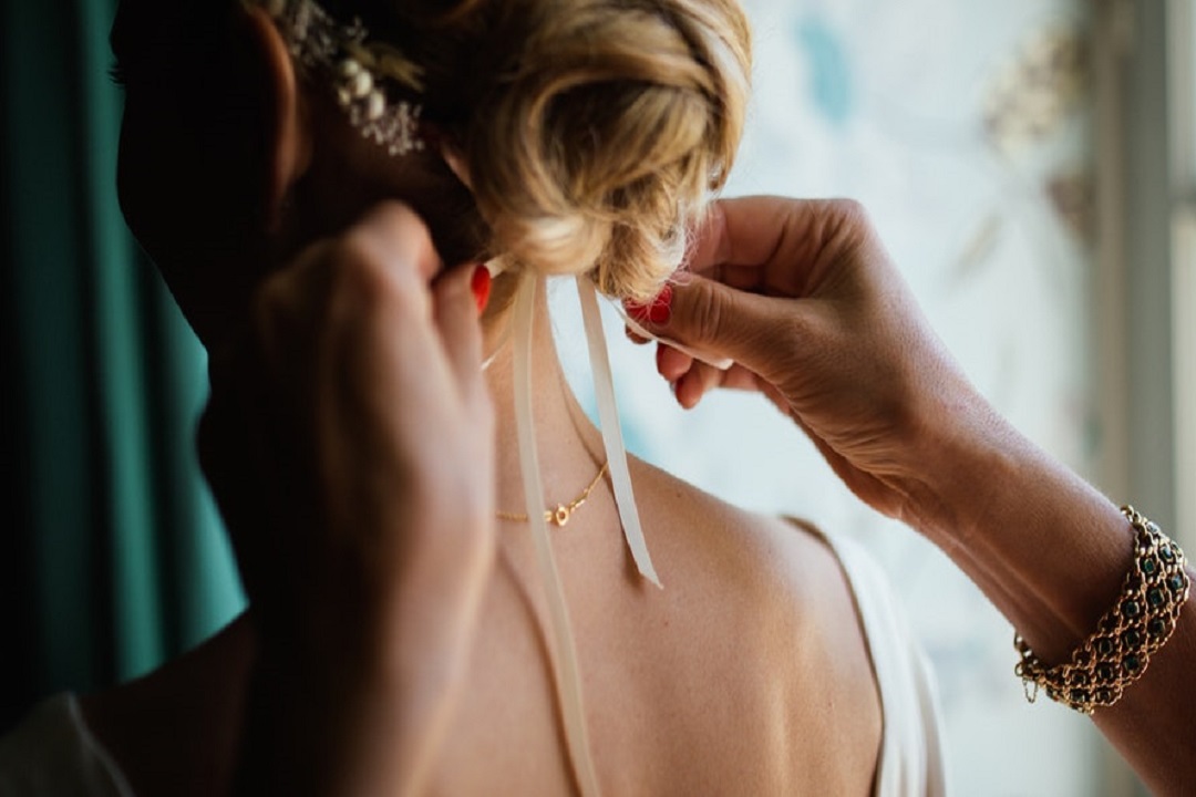 Tendenza acconciature sposa 2018: i capelli raccolti.